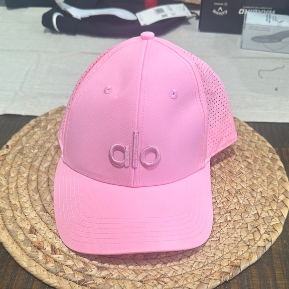 Alo hat never worn - Picture 1 of 1